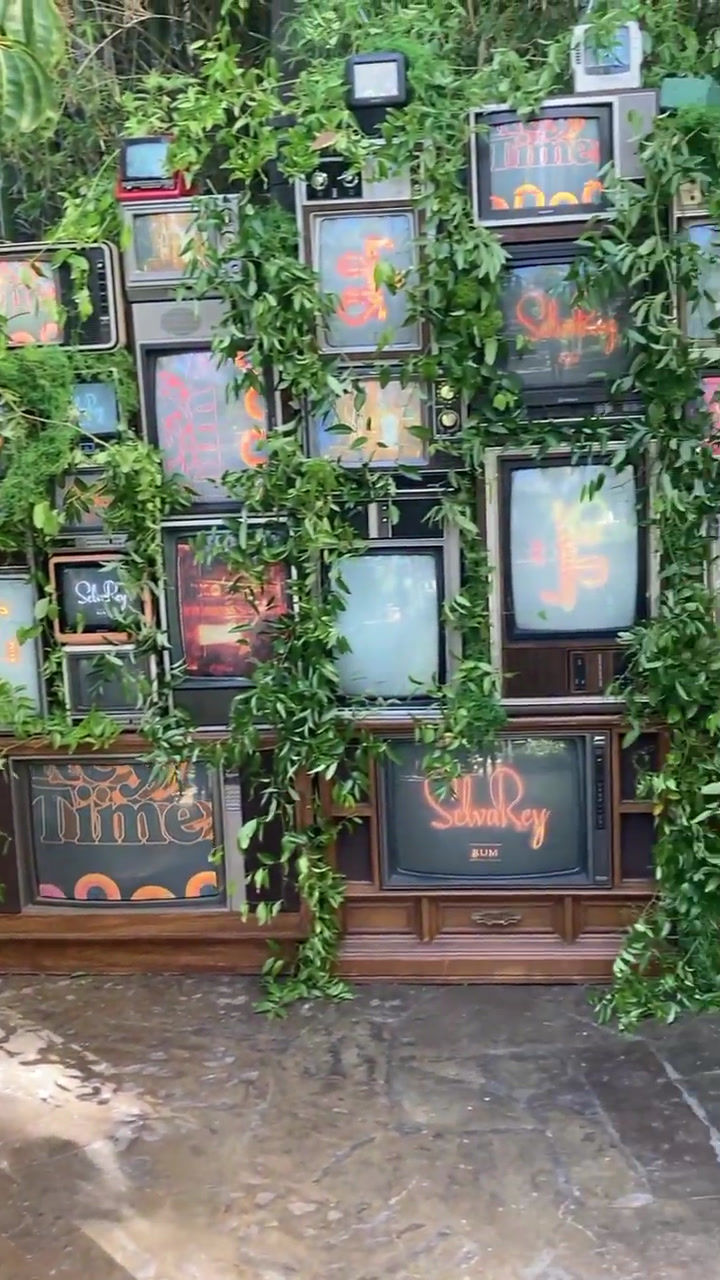 Thumbnail: Tropical Vintage TV wall QTY: 45+