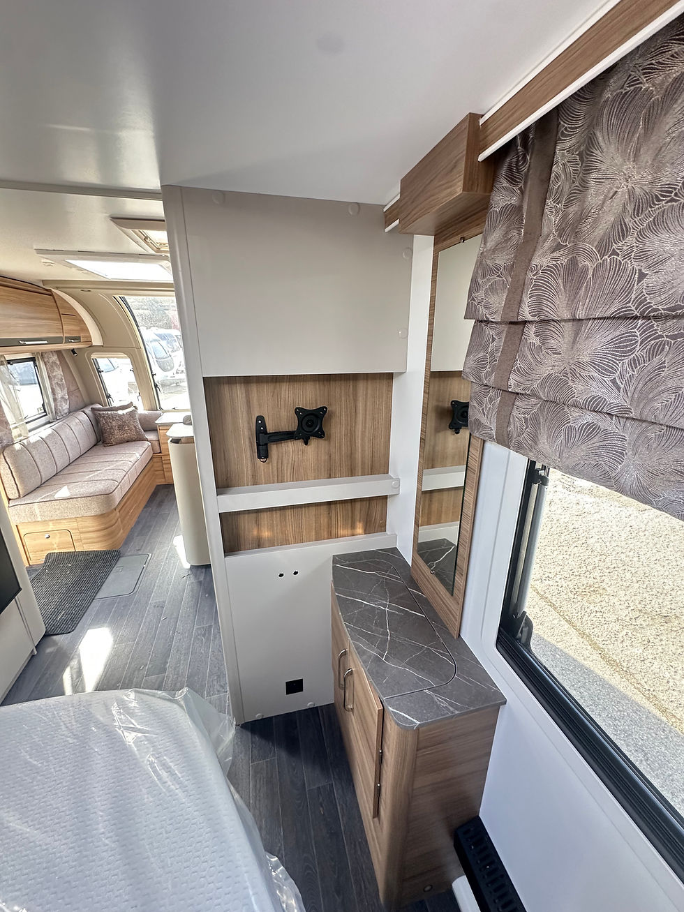 Thumbnail: BAILEY ALICANTO DELUXE