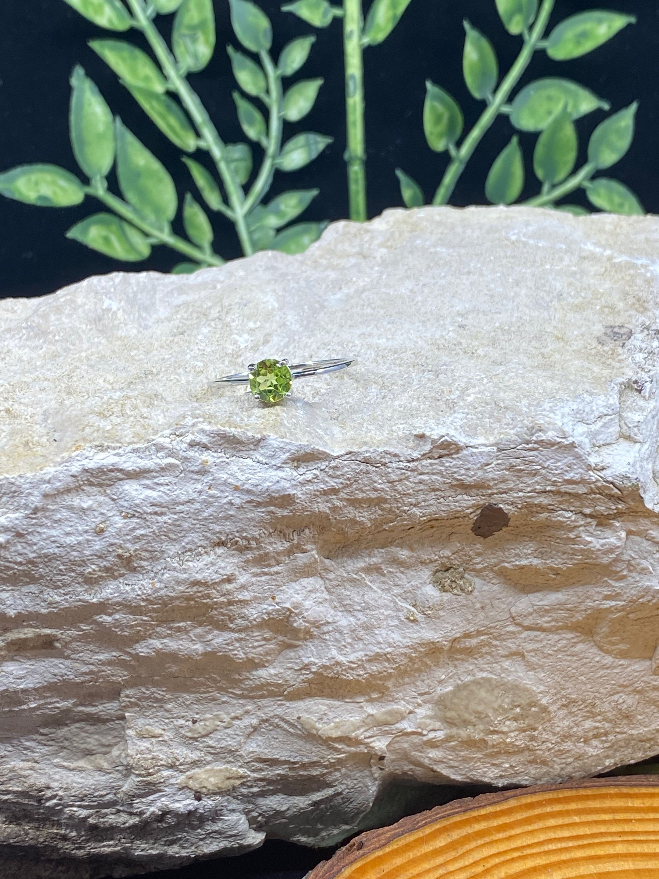 Peridot Faceted Round Sterling Silver Ring - Sm/B - Size 6