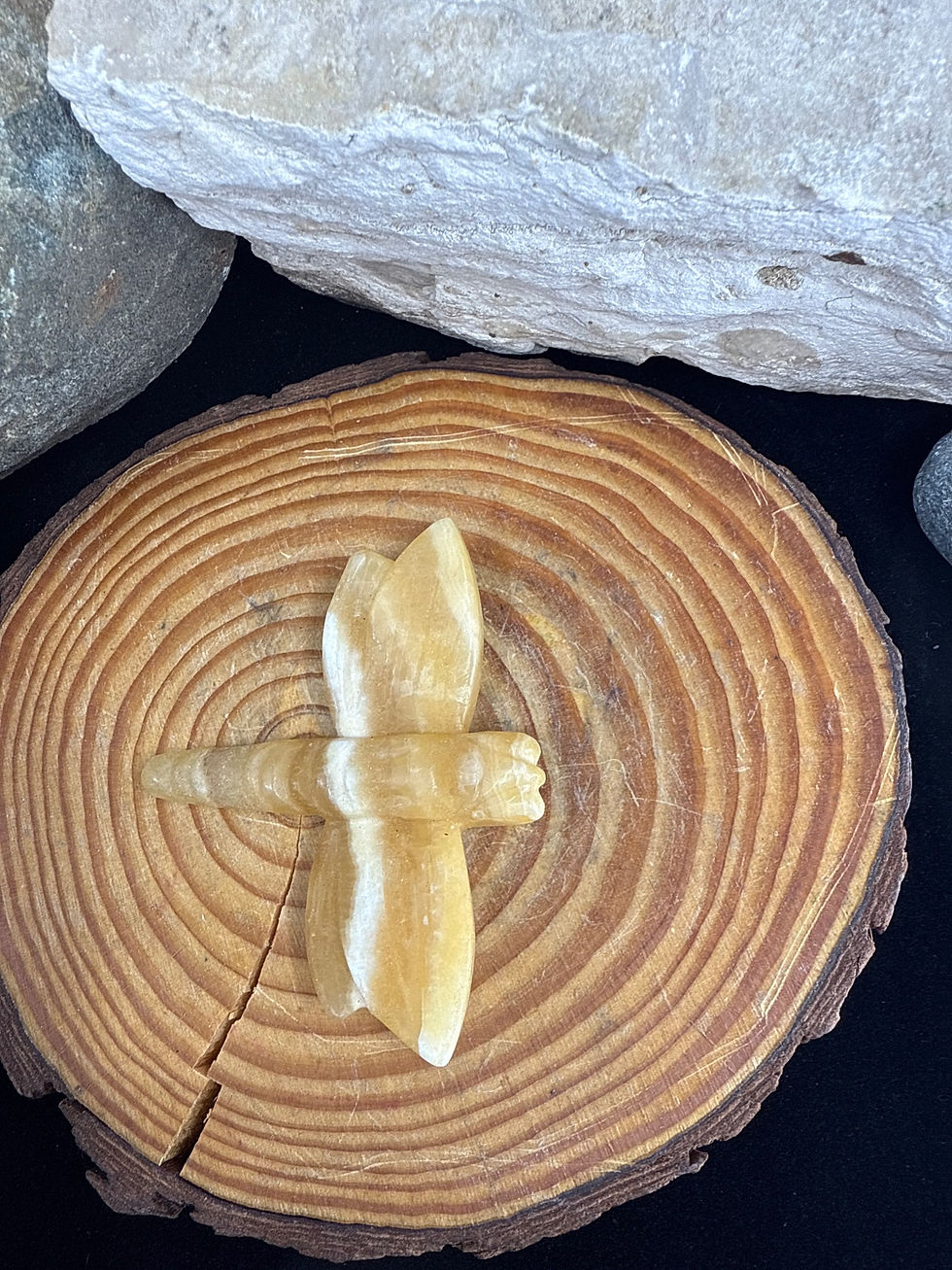 Thumbnail: Honey Calcite Dragonfly