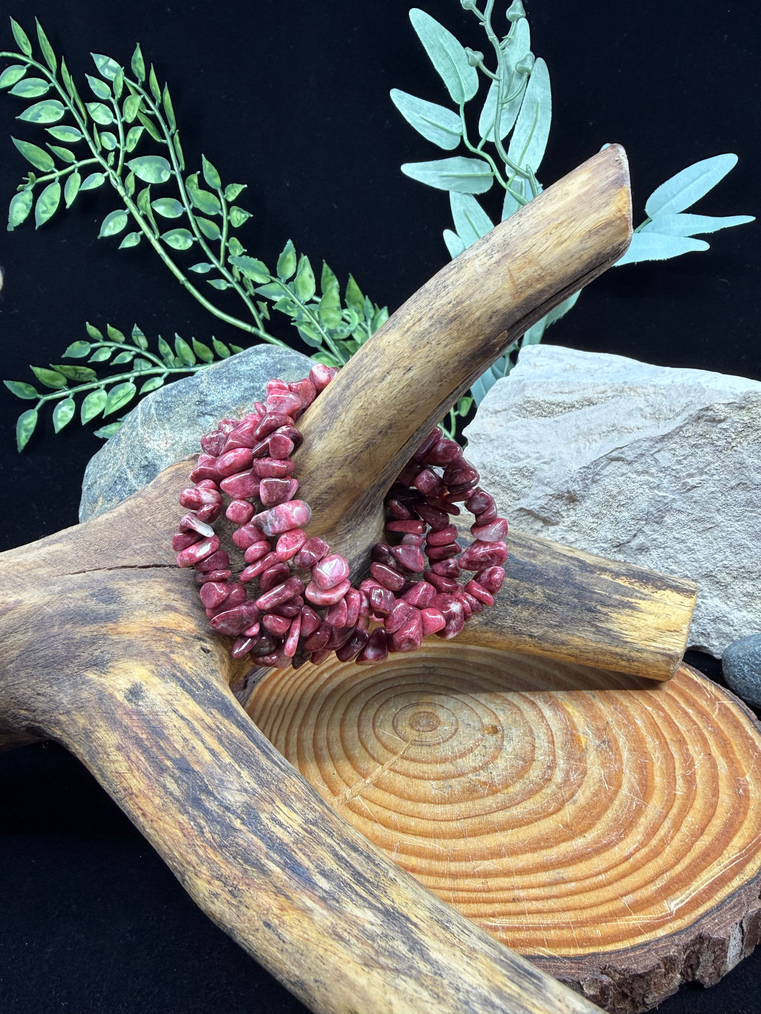Thulite Crystal Chip Beaded Bracelet