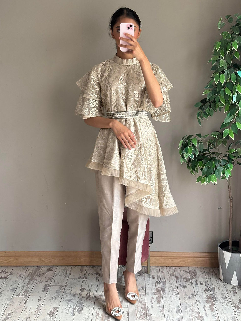 الصورة المصغرة: Pre-order Minha Sided Peplum Top and Pants