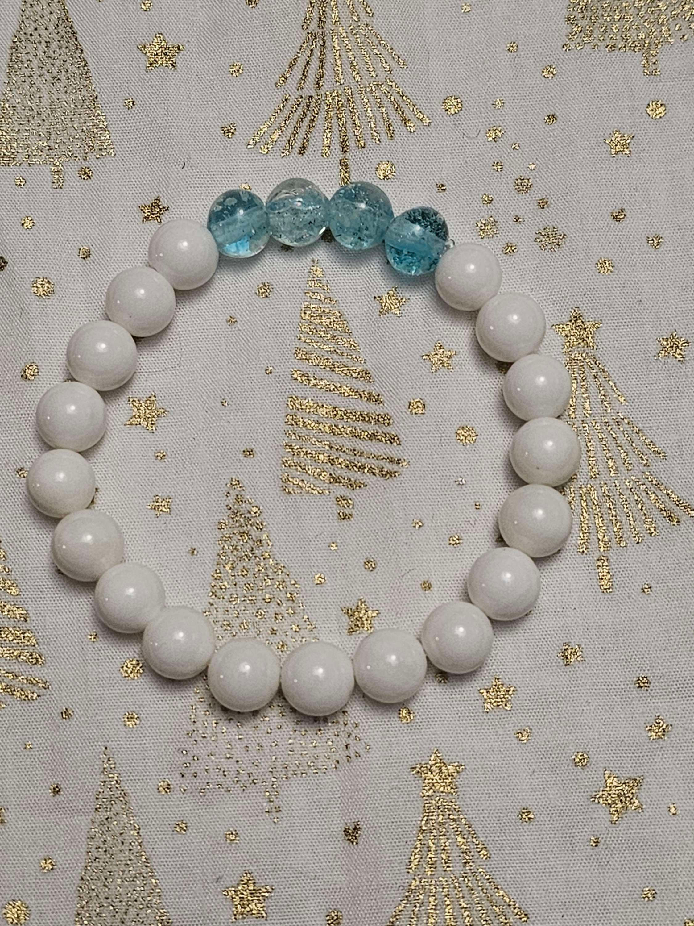 Bracelet pierre naturelles bénitier et perles de verre turquoises