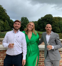 Gitaar, zang & Percussie.