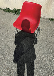 L'OMBRE DE MOI MÊME A-LA CHAISE ROUGE.jpg