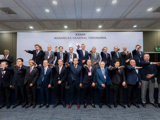 Ratifica a su presidente y presenta al Consejo Nacional Directivo