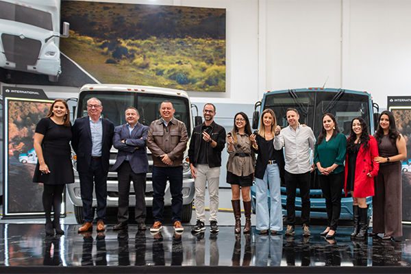 IMM dona nuevos autobuses de pasajeros