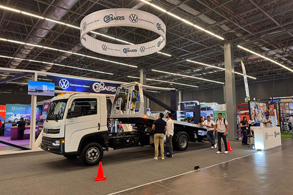 Impulsa renovación de flota en Expo Grúas