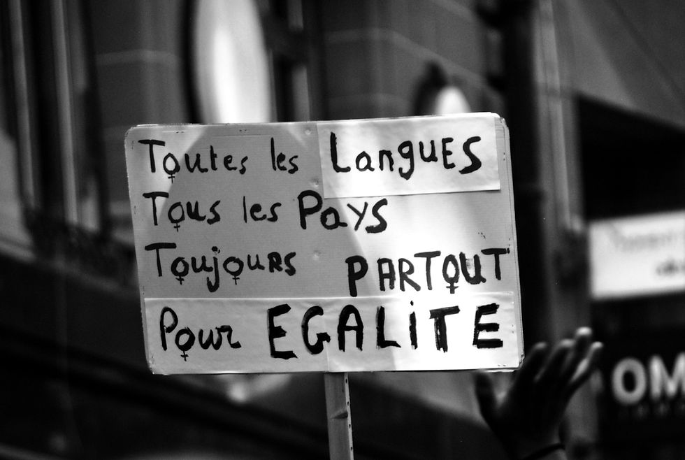 Une pancarte pour illustrer le mouvement féministe mondialisé pour libérer les femmes du patriarcat.