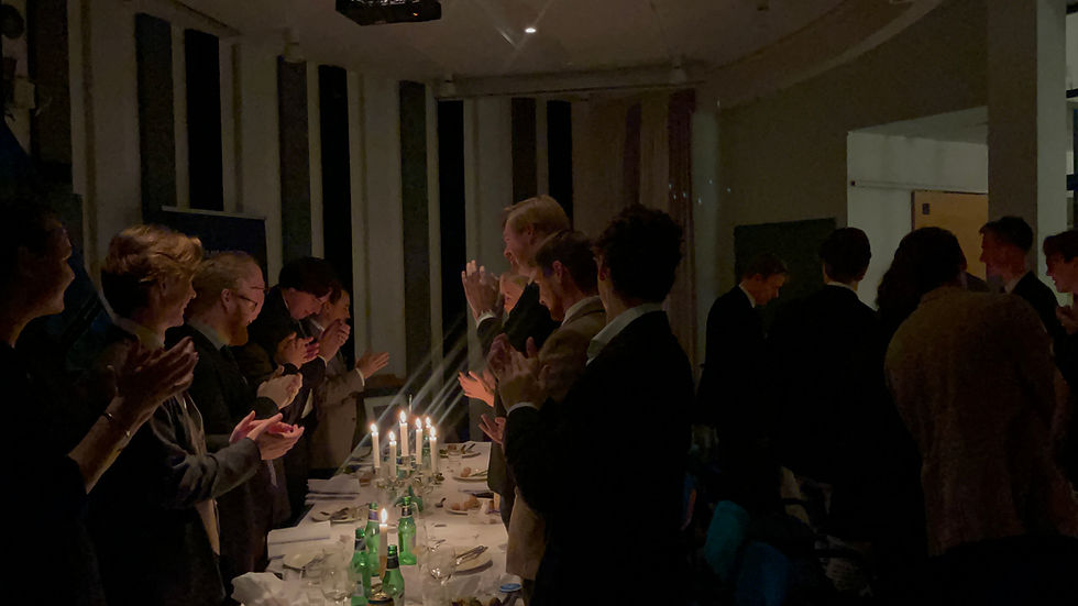 VÅRSITTNING till ära av Ukraina