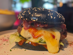 Schwarz. Saftig. Unverschämt gut. 🍔🔥