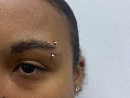 piercing à l'arcade