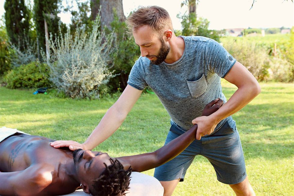 Massage Annecy, massage sportif, massage suédois, massage bien-être, massage bien être, relaxation, lâcher prise, massage musculaire, mal de dos, douleurs, tensions, stress
