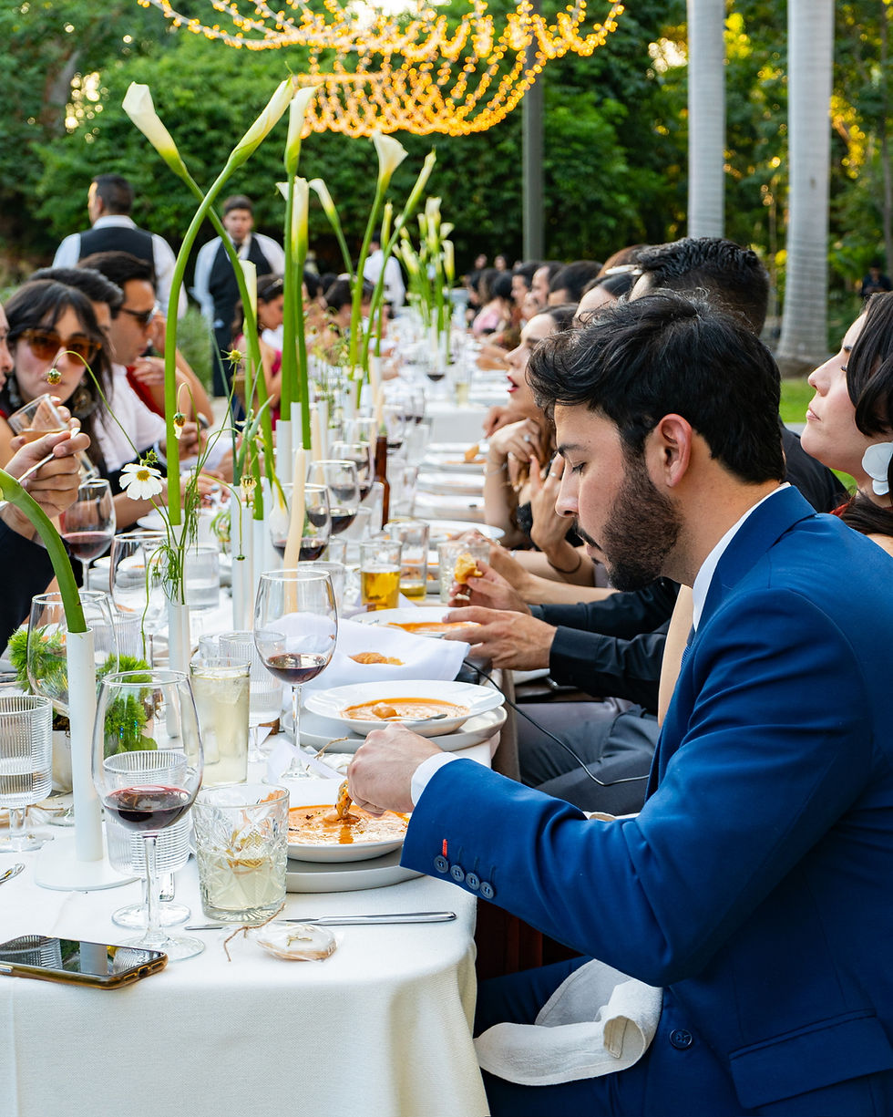 gente comiendo.jpg