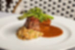 Corazón de filete: en salsa miltomates, con rábano japonés, risotto de hongos en fondo de ternera y zanahoria baby.