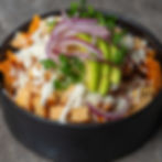 CHILAQUILES ROJOS CON POLLO AL CARBÓN (150 g).