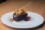 Bizcocho de chocolate: con palomitas caramelizadas y frutos salvajes.