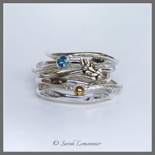 Bague semainier Cascade en argent, or jaune et topaze bleue