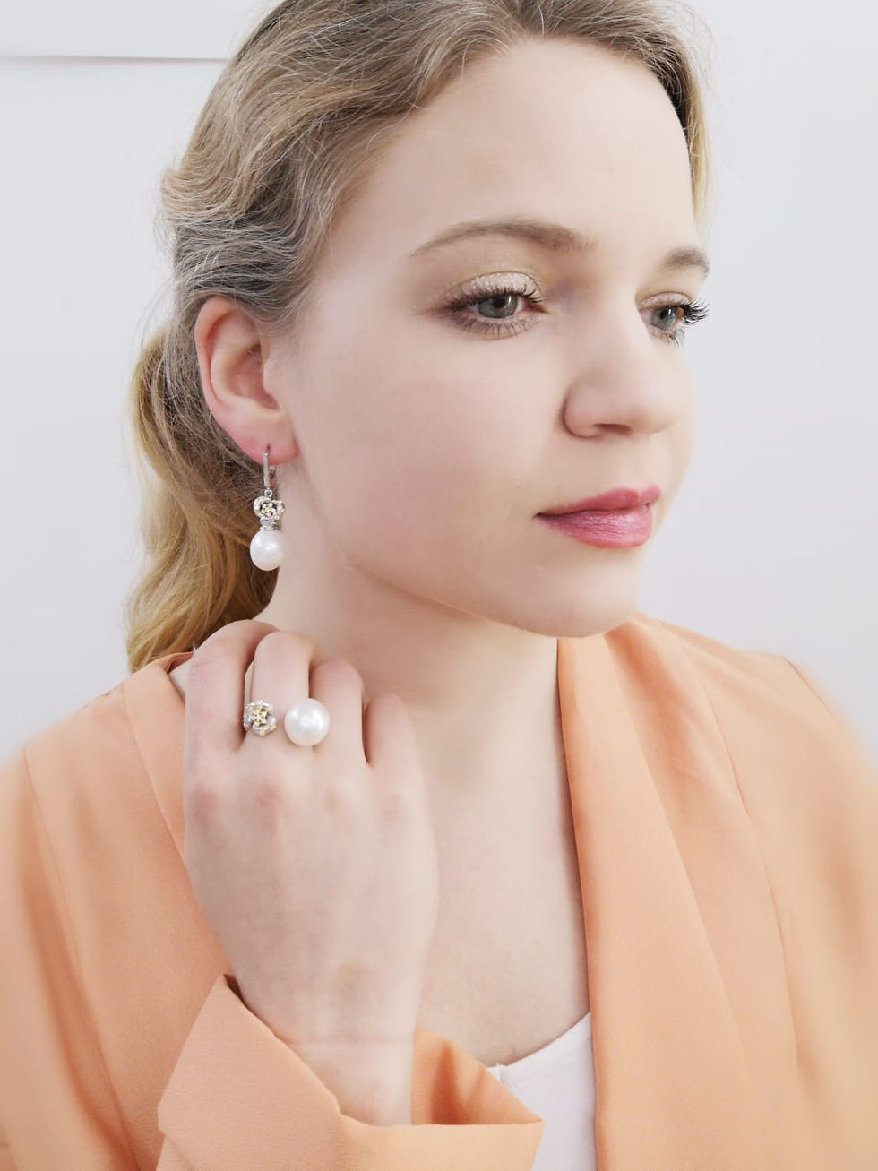 Thumbnail: Gorgeous Orchid Ring in Sterling Silver with Freshwater Pearl