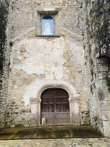 Puerta en la portada lateral del Exconvento