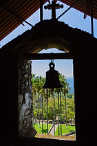Campa de la fachada principal