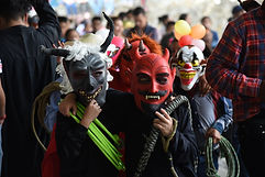 Niños disfrazados de Mecos