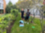 Finn und Micha im Garten.jpg