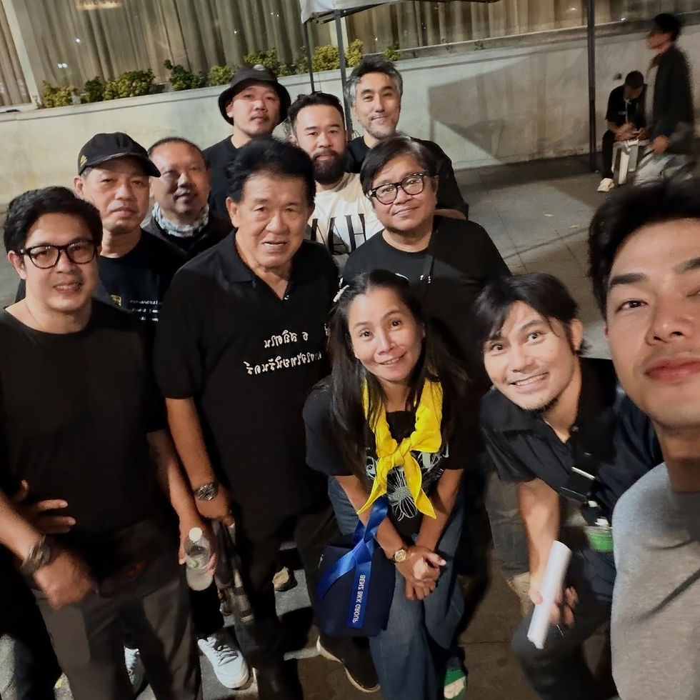 “อาร์ต พศุตม์” ร่วมส่งสมเด็จพระพันปีหลวง อาสาขับมอเตอร์ไซค์รับส่งประชาชนฟรี