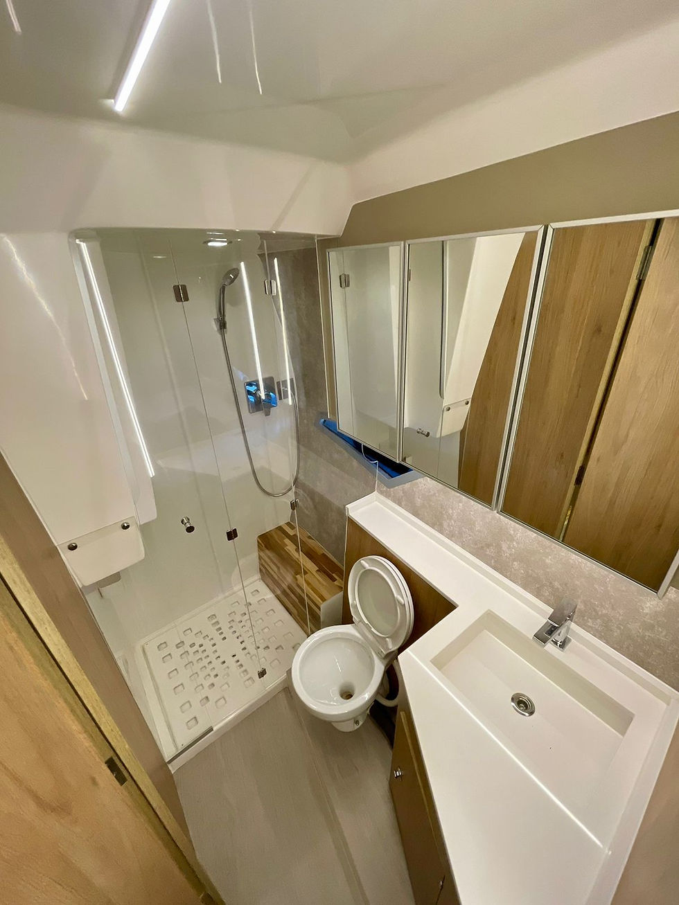 Miniatura: NX 400 HT 2023