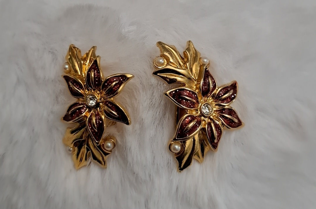 Vintage Clip On Earrings 