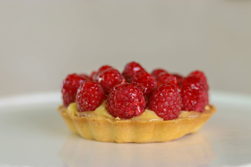 mini-tart-with-raspberries-and-custard-cream