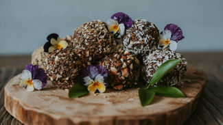Lean-Chocolate-Coconut-balls