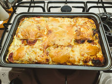 Fast-economic-pie-with-Sausages 