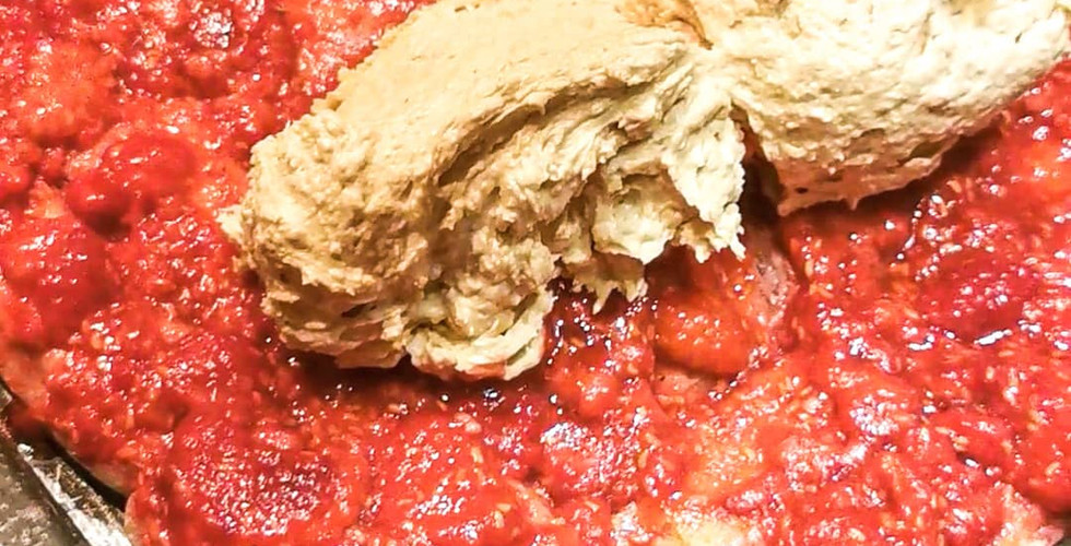 Cake-with-Raspberries-and-Plasma-biscuits