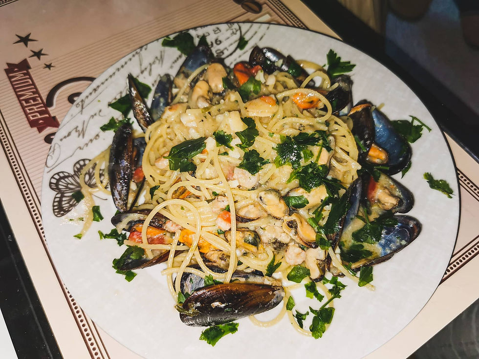 spaghetti-with-seafood-pasta-italian-food