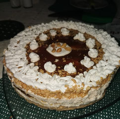 Cheesecake with Caramel and Peanuts