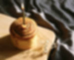 giant-apple-cinnamon-roll-with-candle