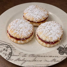 Old-fashioned Vanilla with Walnuts and Jam