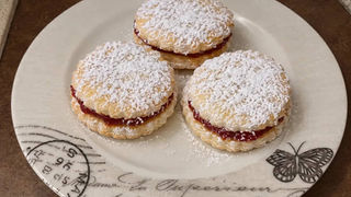 Old-fashioned Vanilla with Walnuts and Jam