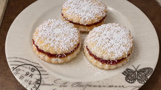 Old-fashioned-Vanilla-with-Walnuts-and-Jam