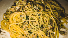 Spaghetti-with-Clams-in-Wine-sauce 