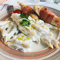 Chicken-Rolls-with-Parmesan-cream-and-Pasta