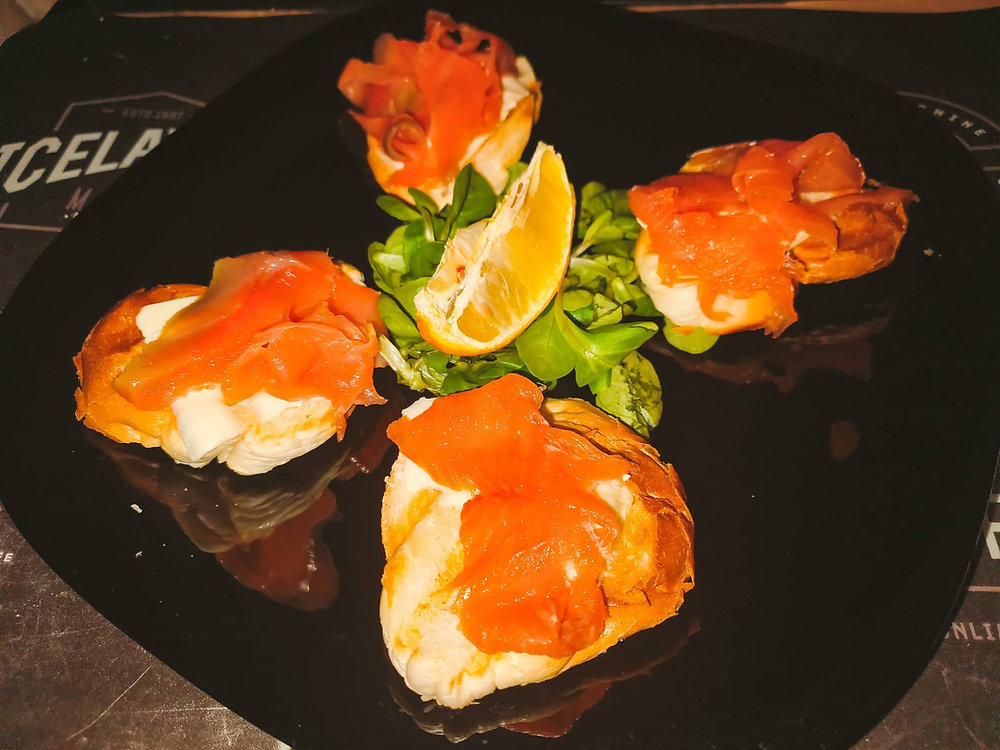 Bruschetta with Salmon and Matavilz