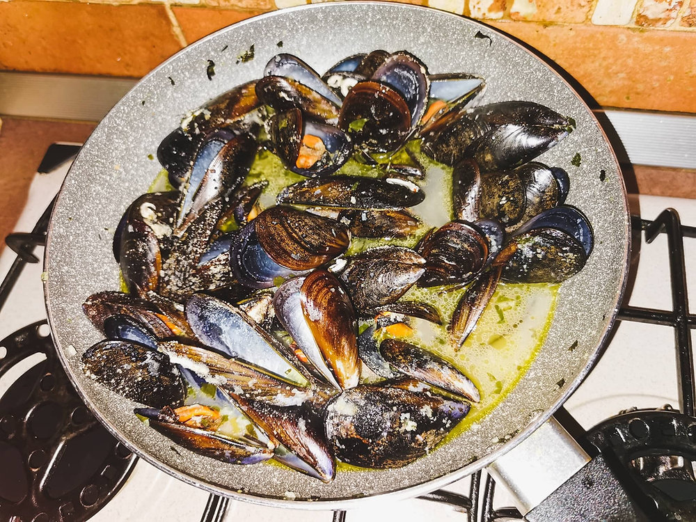 Mussels in Juicy Juice — Buzara