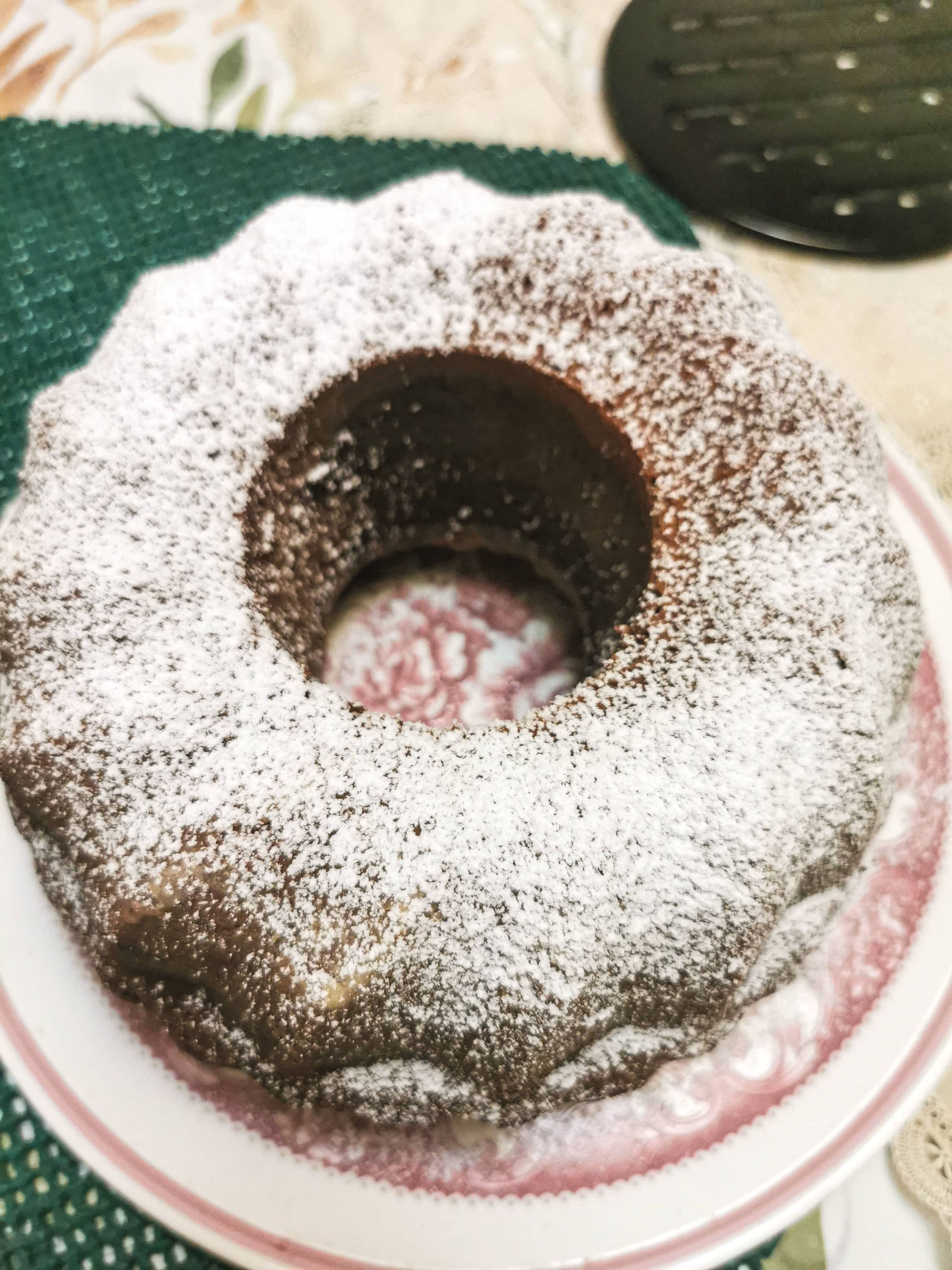baked-cakewith-powdered-sugar