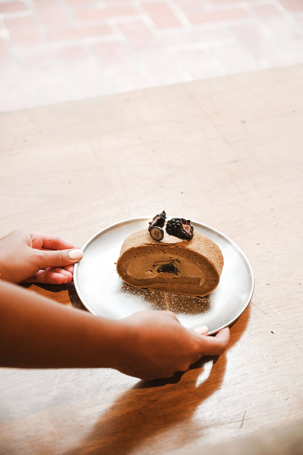 roll-dessert-with-mascarpone-and-nutella