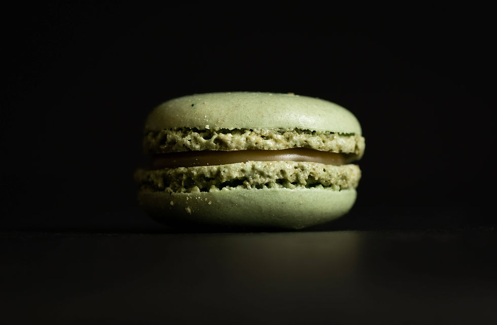pistachio-macarons-green