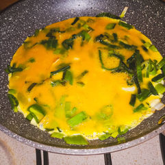 Omelet-with-Leek-leaves