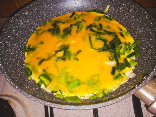 Omelet-with-Leek-leaves