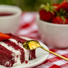 Red-velvet-dessert-cake